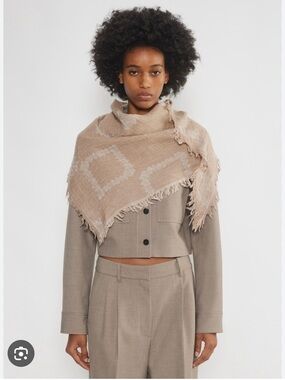 Wilfred Diamond Mosaic Triangle Scarf | One Size